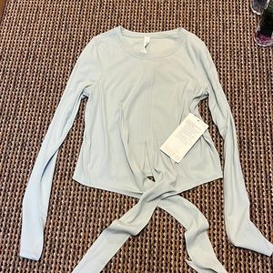 BRAND NEW LULULEMON WITH TAGS SIZE 6